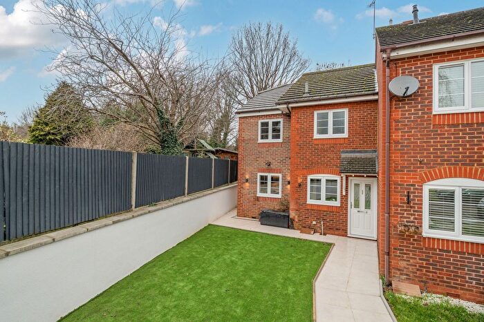 3 Bedroom End Terrace House For Sale In Parish Close, Watford, WD25