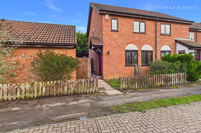 3 Bedroom End Of Terrace House For Sale In Lindisfarne Close, Eynesbury, St. Neots, Cambridgeshire, PE19