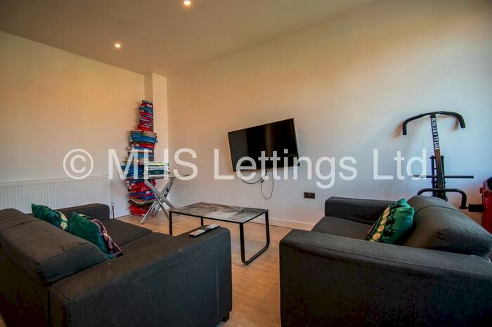 4 Bedroom Terraced House To Rent In Beechwood Crescent, Leeds, LS4