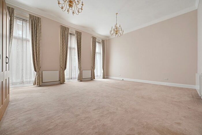3 Bedroom Flat To Rent In Devonshire Place, Marylebone Village, London, W1G