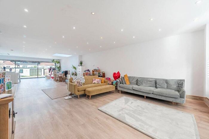 4 Bedroom House To Rent In Moat Drive, Harrow, HA1