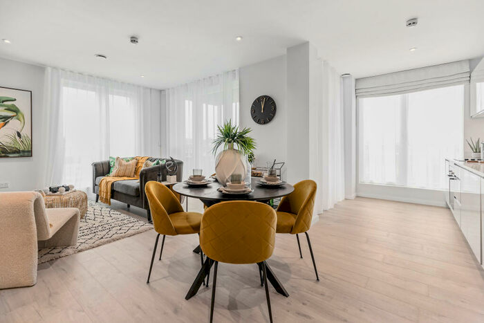 2 Bedroom Apartment For Sale In Meridian Way, London, N18