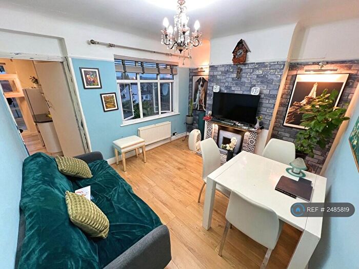 2 Bedroom Maisonette To Rent In Tanfield Avenue, London, NW2