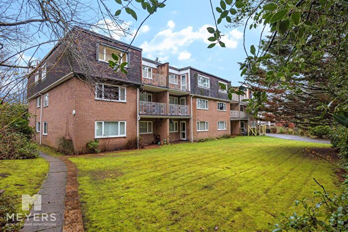 3 Bedroom Flat For Sale In New Road, Ferndown, BH22
