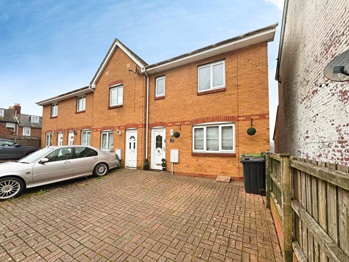 3 Bedroom Semi-Detached House For Sale In Kings Road, East Cowes, Isle Of Wight, PO32
