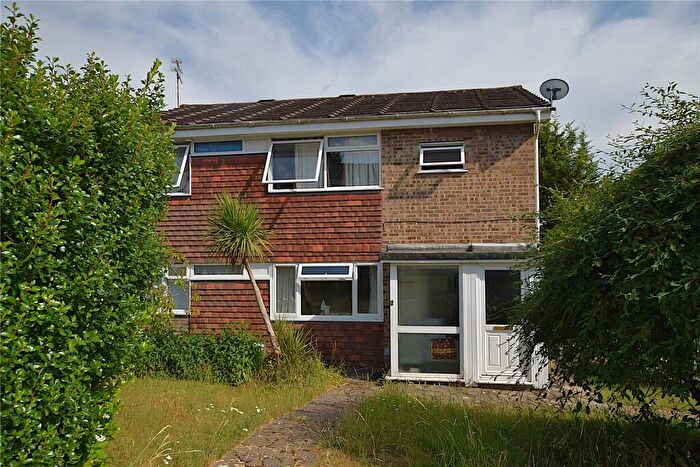 2 Bedroom Maisonette For Sale In Dove Court, Alton, Hampshire, GU34