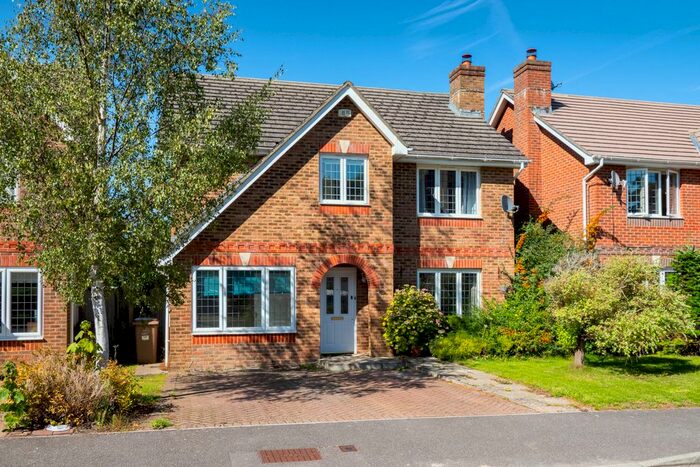 4 Bedroom Detached House To Rent In Roman Way, Carshalton, SM5