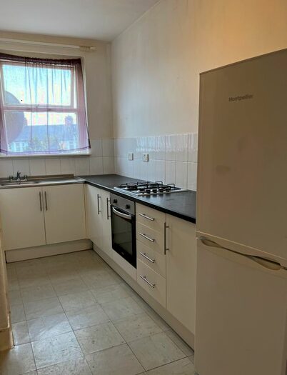1 Bedroom Flat To Rent In Commercial Street, Newport, NP20