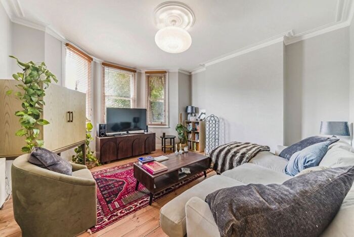2 Bedroom Flat For Sale In Marius Road, Upper Tooting, London, SW17