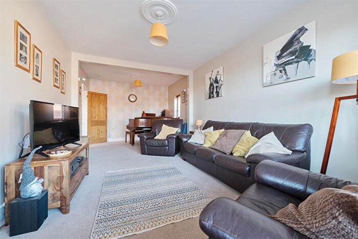 4 Bedroom Detached House For Sale In Peppard Road, Sonning Common, Reading, RG4