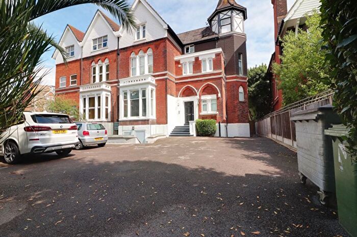 2 Bedroom Flat To Rent In Craneswater Park, Southsea, PO4