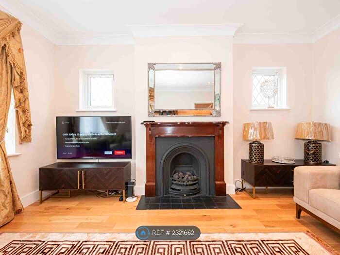 4 Bedroom Semi-Detached House To Rent In Buxton Drive, New Malden, KT3