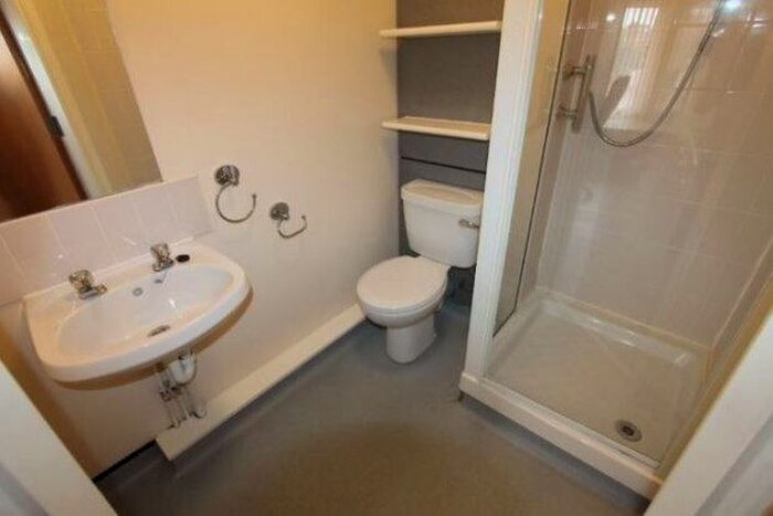 6 Bedroom Flat To Rent In Union Court, Leamington Spa, CV31