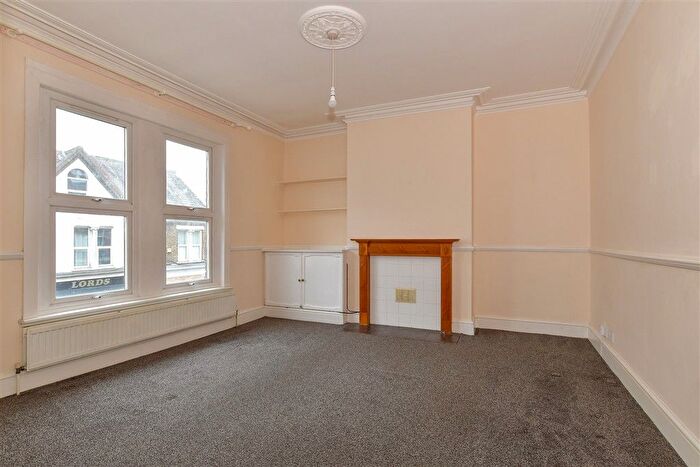 4 Bedroom Flat For Sale In Canterbury Street, Gillingham, Kent, ME7