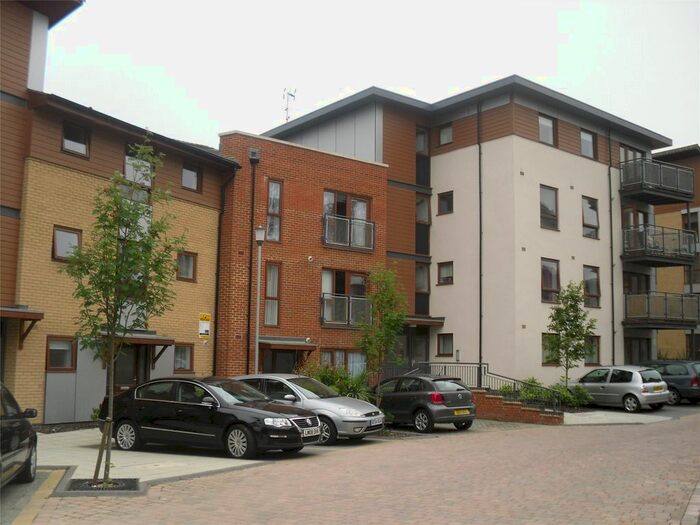 2 Bedroom Flat To Rent In Commonwealth Drive, Three Bridges, West Sussex, RH10