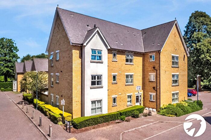 2 Bedroom Flat To Rent In Angelica Square, Maidstone, Kent, ME16