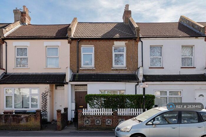 1 Bedroom Flat To Rent In A, London, E11