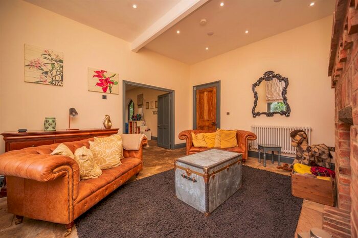 4 Bedroom Detached House For Sale In Station Road, Rushton, Kettering, NN14