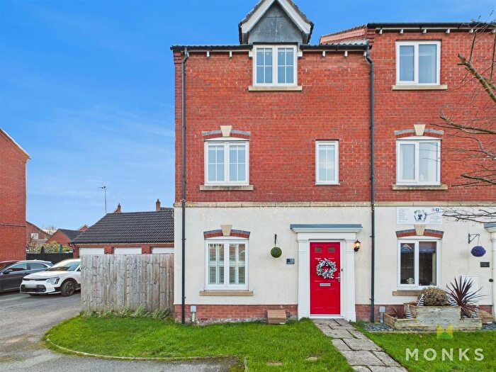 3 Bedroom Town House For Sale In Weaver Close, Oswestry, SY11