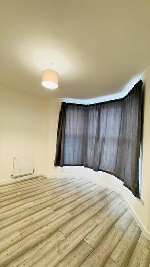 1 Bedroom Flat To Rent In Eastwood Road, Ilford, IG3