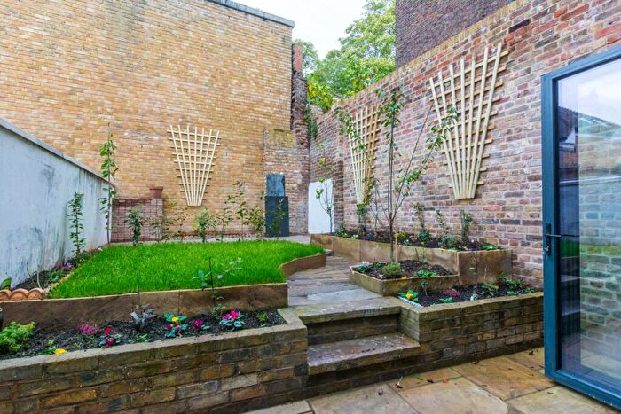 3 Bedroom Flat To Rent In Mortlake High Street, Mortlake, London, SW14