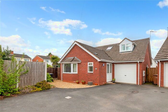 3 Bedroom Bungalow For Sale In Fernhill Heath, Worcester, Worcestershire, WR3