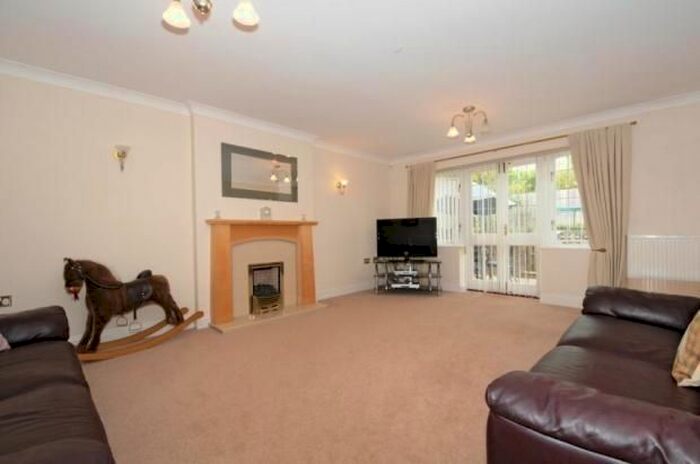 5 Bedroom Detached House To Rent In Athenia Close, Goffs Oak Cuffley EN7