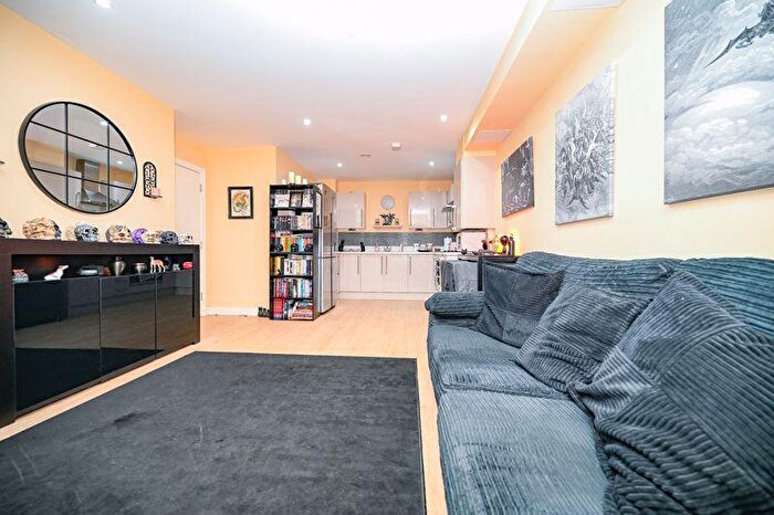 2 Bedroom Flat For Sale In Dakota House, Bessemer Road, Welwyn Garden City, AL7