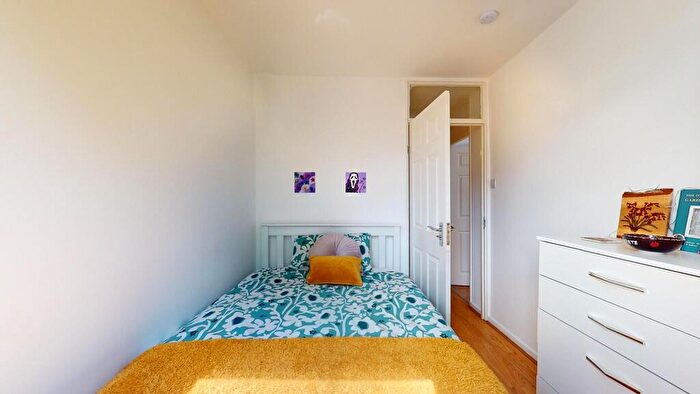 4 Bedroom Maisonette To Rent In Cable Street, Pegswood Court, E1