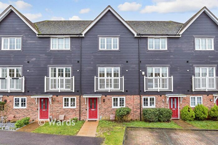 4 Bedroom Town House For Sale In Poynder Drive, Holborough Lakes, Kent, ME6