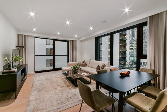 2 Bedroom Apartment To Rent In George Street, London, E14