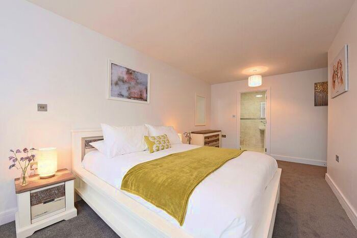 2 Bedroom Flat To Rent In Queens Road, Farnborough, GU14