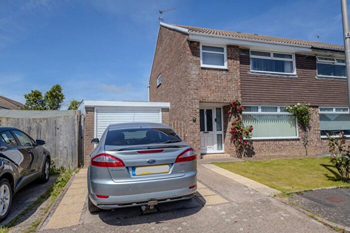 3 Bedroom Property For Sale In Smeaton Close, Rhoose, Barry, CF62