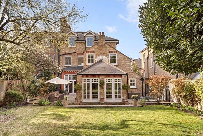 6 Bedroom Semi-Detached House For Sale In Earlsfield Road, London, SW18