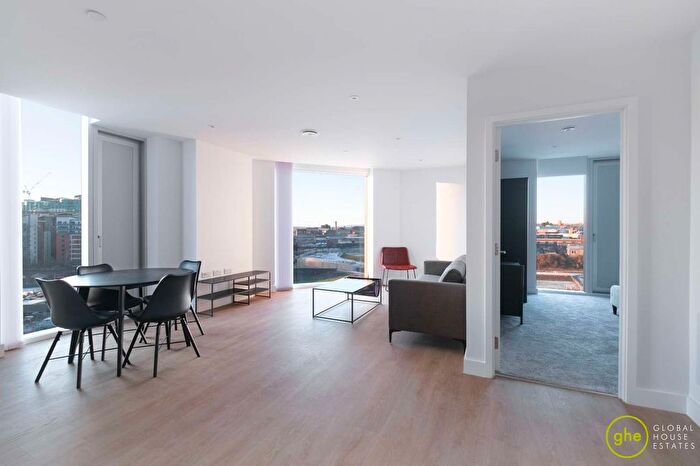 2 Bedroom Flat To Rent In Parkview, Manchester, Greater Manchester, M4