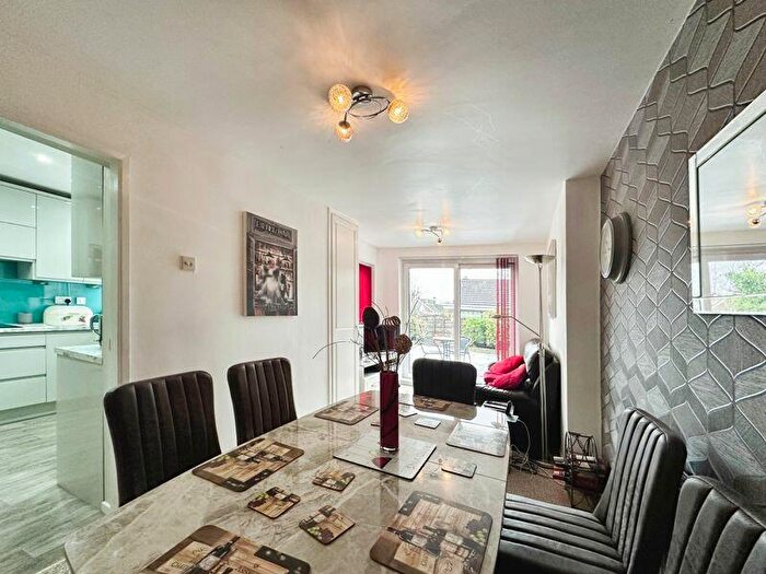 4 Bedroom Link Detached House For Sale In Buckingham Drive, Bury, BL8
