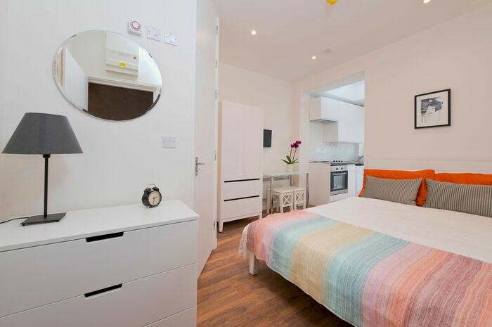 Studio To Rent In Bloemfontein Road, Shepherd's Bush, London, W12