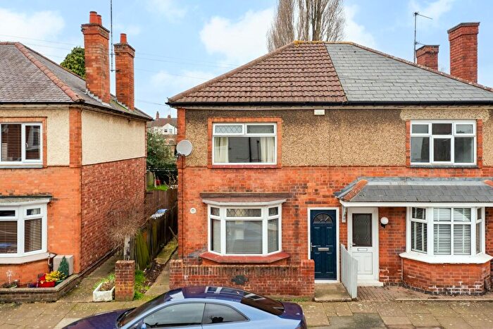 3 Bedroom Semi Detached House For Sale In Cambridge Street, Kettering, NN16