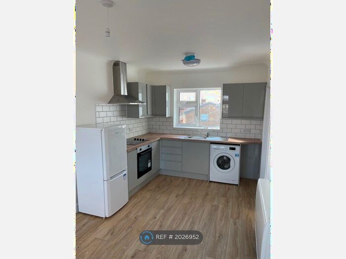 1 Bedroom Flat To Rent In High Street, Canvey Island, SS8