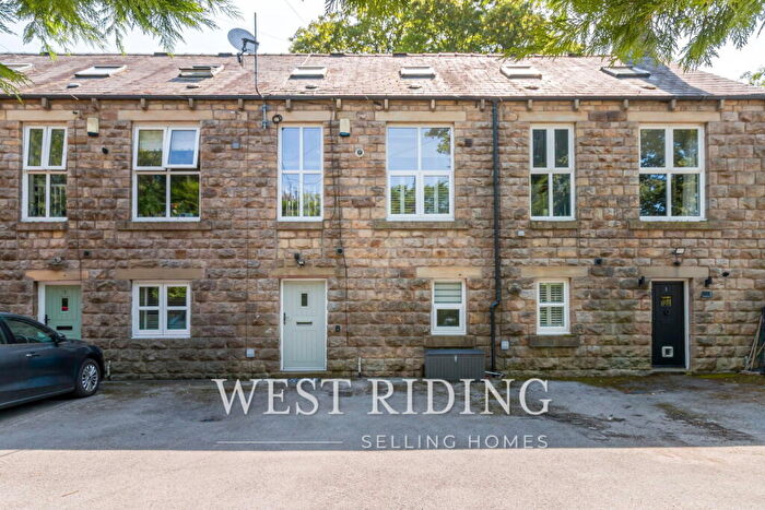 3 Bedroom Town House For Sale In The Old Printworks, Uppermill, Saddleworth, OL3