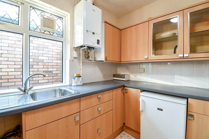 2 Bedroom Semi-Detached Bungalow For Sale In Tynewydd Road, Barry, CF62