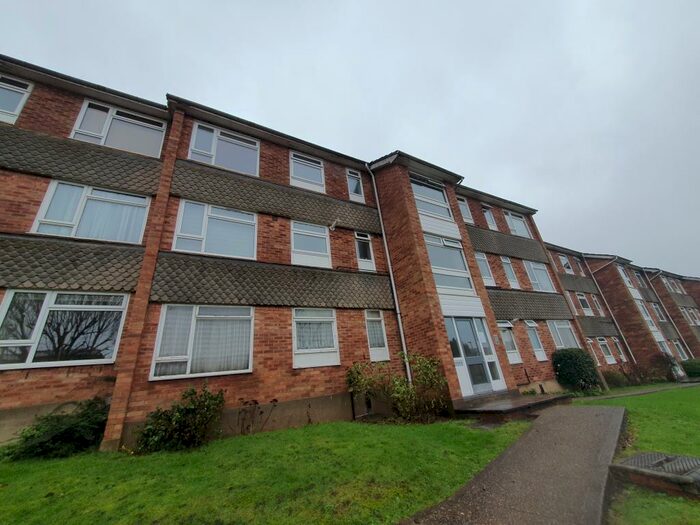 2 Bedroom Flat To Rent In North Lodge, Somerset Road, New Barnet, EN5