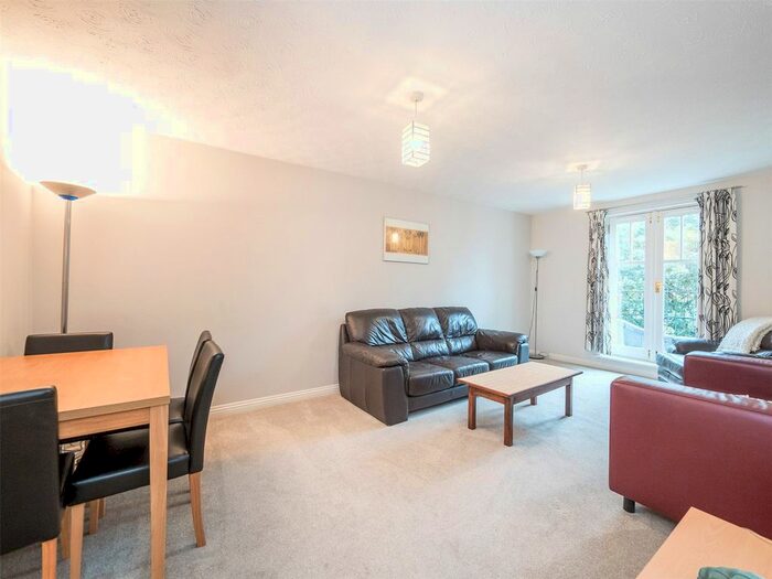 2 Bedroom Flat To Rent In Huntingdon Place, Edinburgh, EH7