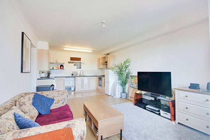 2 Bedroom Flat For Sale In Mayhill Way, Grh (Gloucestershire Royal Hospital), Gloucester, GL1