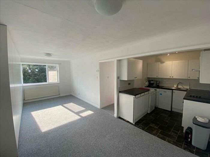 2 Bedroom Apartment To Rent In Southend On Sea, SS2