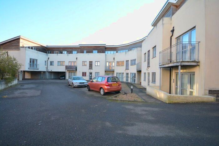 1 Bedroom Flat To Rent In Sea Court, The Passage, Margate, CT9