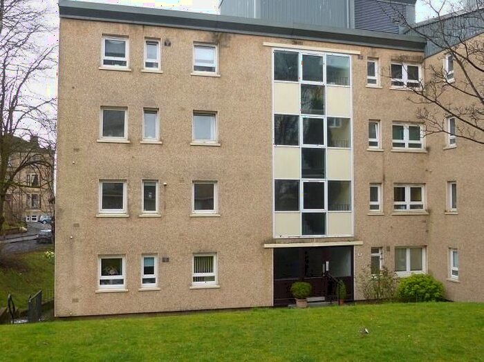 2 Bedroom Flat To Rent In Spacious Two Bedroom Flat, Queen Margaret Court, Glasgow, West End, G20