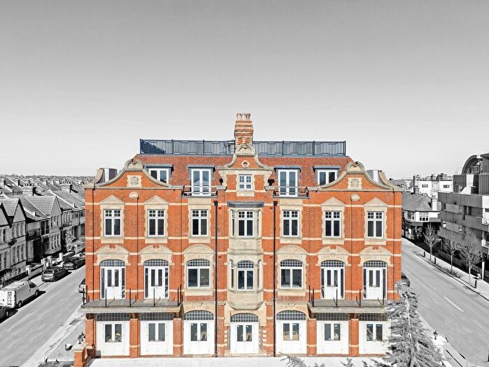 2 Bedroom Flat For Sale In The Grand Apartments, Leigh-On-Sea, SS9