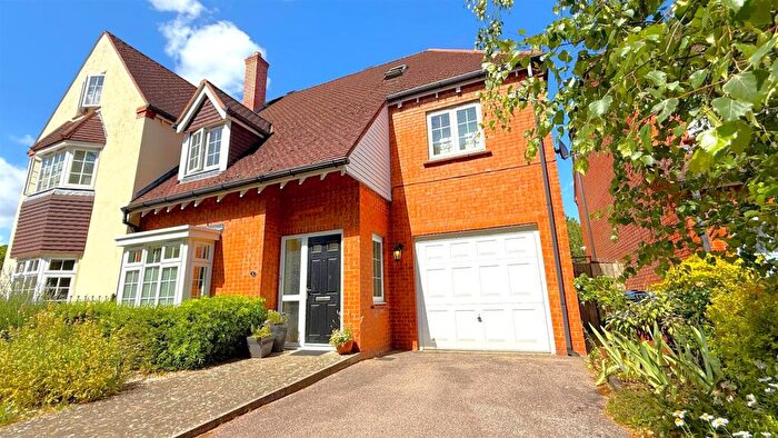 5 Bedroom Semi-Detached House For Sale In Westhill Close, Selly Oak, Birmingham, B29