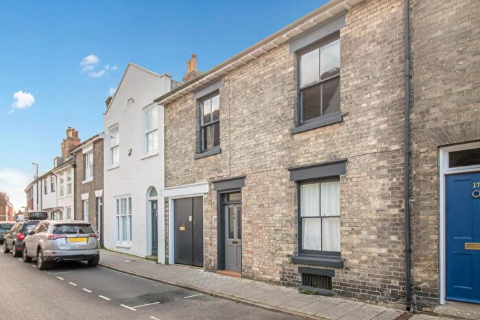 3 Bedroom Town House For Sale In Garland Street, Bury St. Edmunds, IP33